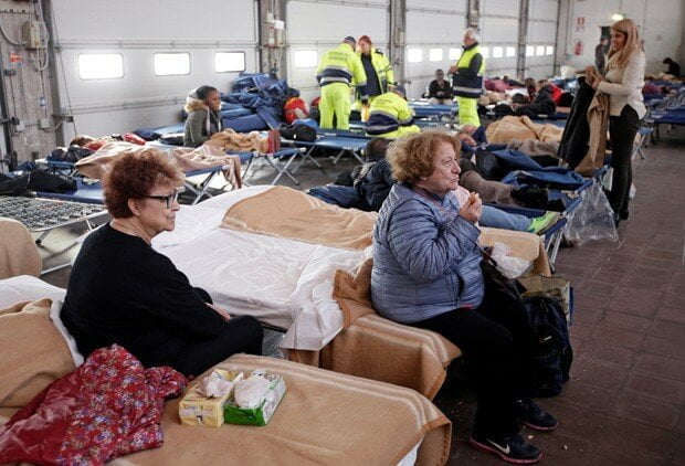 Mais de 4 mil pessoas passaram a segunda noite fora de suas casas depois dos fortes terremotos de quarta-feira (26) passada no centro da Itália (Foto: Max Rossi/Reuters)