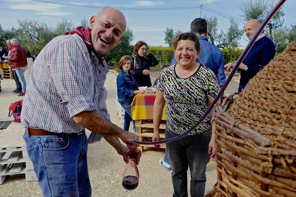 Vinícola cria fonte de vinho grátis 