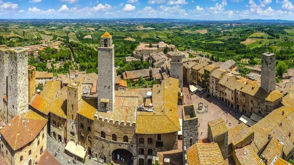 Borgo na toscana