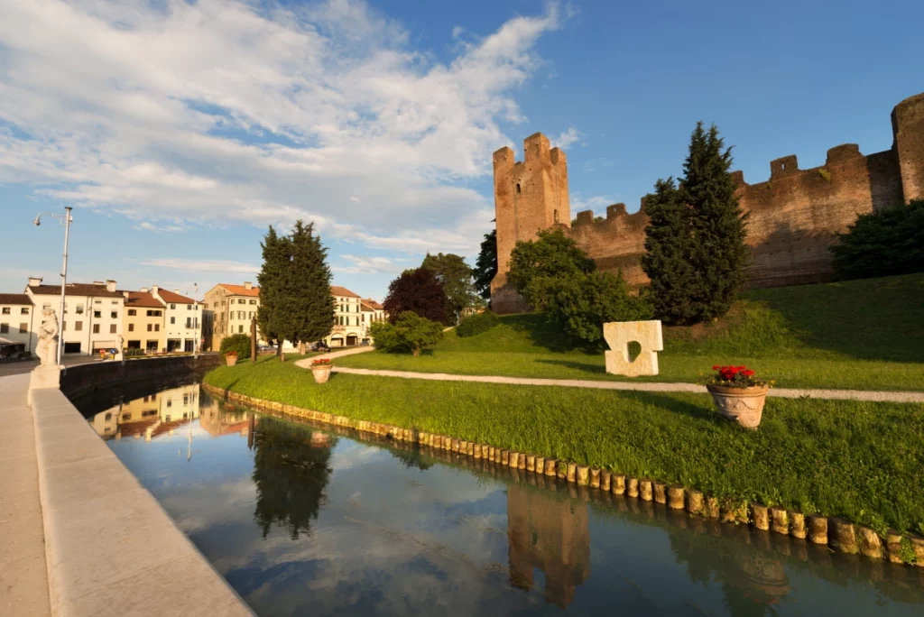 Antigas muralhas de Castelfranco Veneto