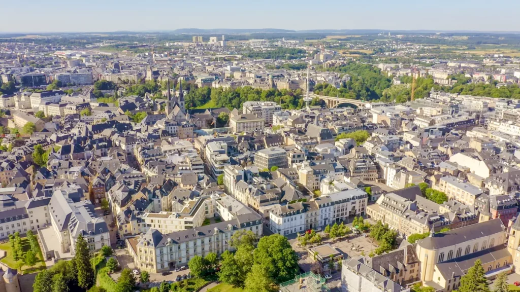 Vista aérea da parte histórica da cidade de Luxemburgo | Foto: DespositPhotos