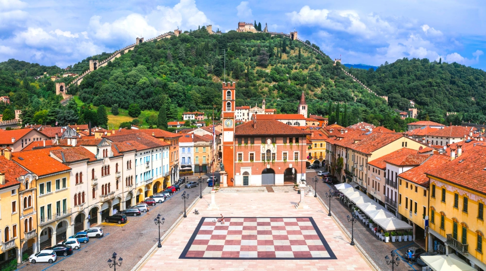 Marostica, uma encantadora cidade medieval, conhecida com a cidade do xadrez | Foto: Depositphotos 