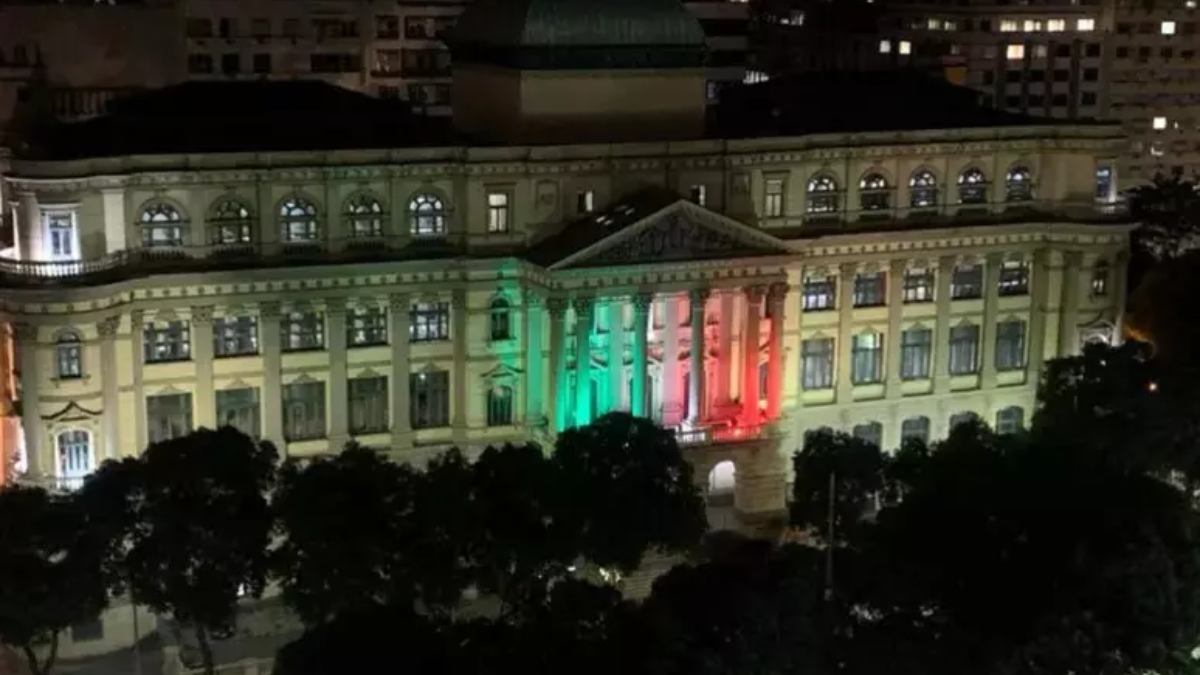 Marconi iluminou Biblioteca do Rio com a bandeira da Itália