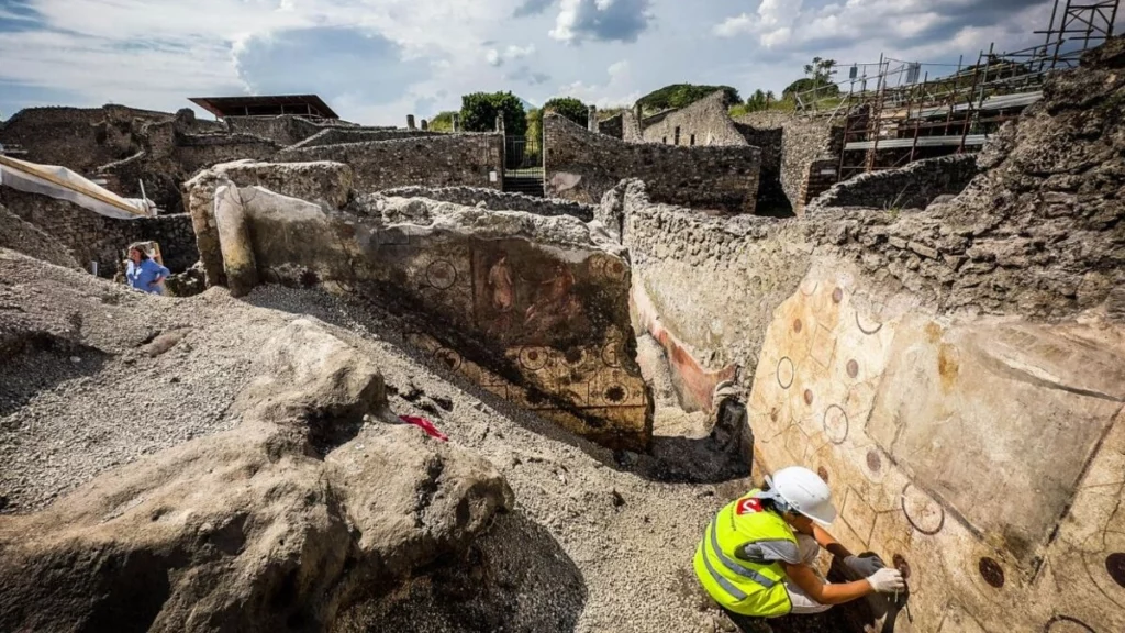 Novas escavações em Pompeia descobrem duas vítimas de erupção