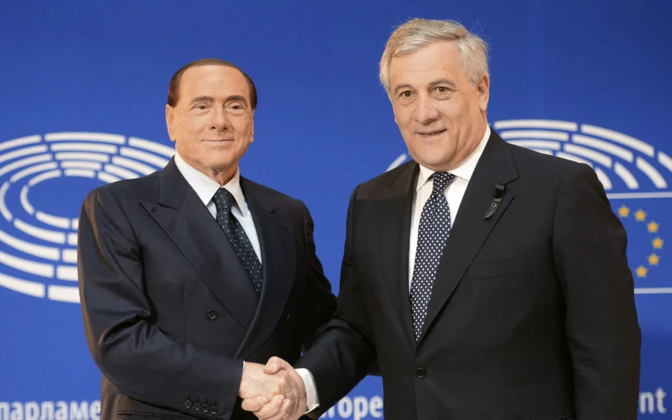 Antonio Tajani é um dos principais herdeiros do legado político de Silvio Berlusconi (esq) | Foto: Divulgação/Forza Italia 