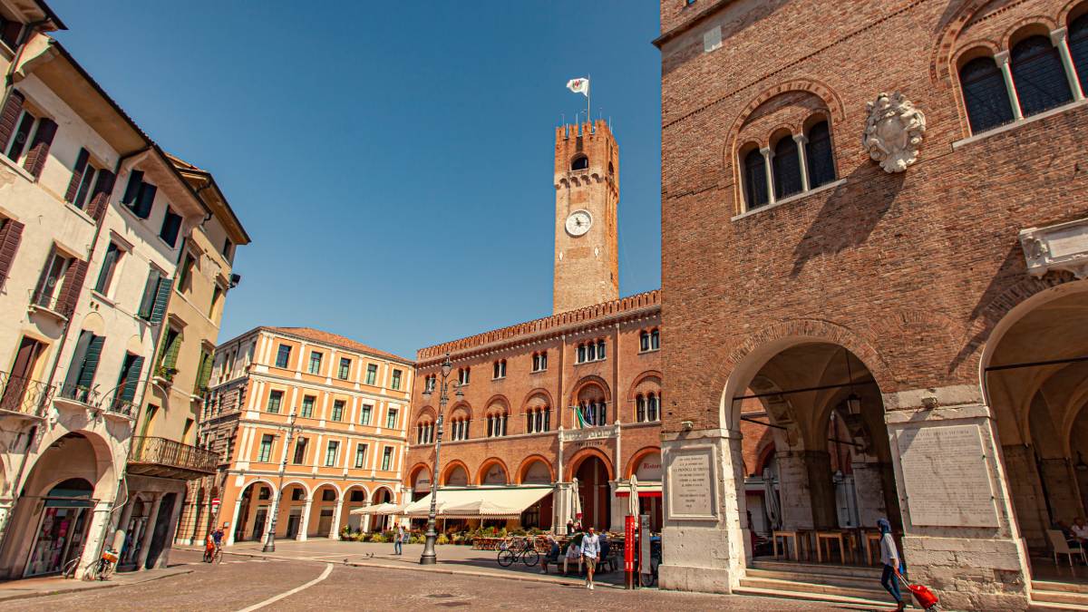 Piazza Dei Signori, em Treviso | Depositphotos