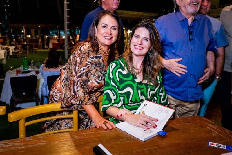 O livro foi organizado por Maria Carolina Russo, Gabriela Weber Buonocore (de verde) e Márcio Martelli | Foto: Portal In 